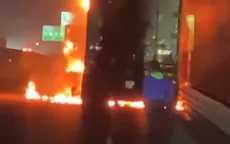 Xe đầu kéo cháy rụi trên cao tốc Diễn Châu - Bãi Vọt