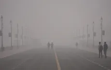 Khói mù độc hại bao phủ New Delhi, giao thông gián đoạn