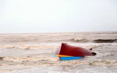 Chìm tàu cá trên biển, 6 ngư dân được cứu sống