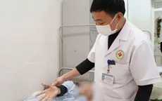 Cảnh báo nhiễm trùng nặng do tự ý đắp lá cây lên vết thương