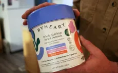 FDA khuyến cáo thận trọng khi sữa công thức bị thu hồi vẫn bày bán trên kệ