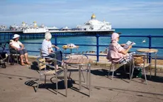 Giới trẻ chịu tác động nặng nề nhất từ già hóa dân số tại Anh