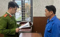 Không dừng xe đo nồng độ cồn, người đàn ông tông bị thương 2 CSGT