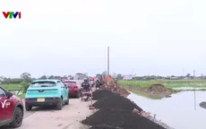 Sạt lở nghiêm trọng kênh chính Nam, giao thông Quốc lộ 29 bị đe dọa