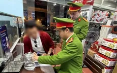 Hà Nội: Xử lý cơ sở kinh doanh điện thoại bày bán pháo hoa trái phép