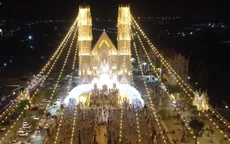Nhà thờ kiến trúc châu Âu rực rỡ ánh đèn thu hút hàng ngàn người chụp ảnh Giáng sinh