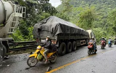 Xe đầu kéo gây tai nạn liên hoàn trên đèo Bảo Lộc, 2 người phụ nữ thoát chết trong gang tấc