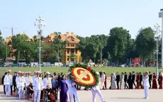 Đoàn đại biểu dự Đại hội Thi đua yêu nước toàn quốc vào Lăng viếng Bác