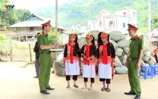 Giao nộp vũ khí – Chìa khóa giữ vững an ninh ở xã biên giới