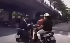 Xe máy tạt đầu ô tô, va chạm nguy hiểm tại nút giao