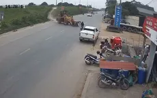 Uống rượu, không bằng lái vẫn điều khiển máy múc gây tai nạn nghiêm trọng