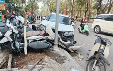 Ô tô va chạm xe máy rồi lao lên vỉa hè trên đường Võ Thị Sáu, 1 người bị thương