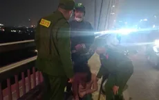 Kịp thời ngăn chặn người phụ nữ định tự tử tại cầu Nhật Tân, Hà Nội