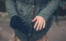 Người lao động ngoài trời đối mặt nguy cơ gì nếu rét đậm kéo dài?