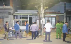 Cán bộ, chiến sĩ giúp dân dập tắt hỏa hoạn và tìm kiếm ngư dân mất tích trên biển