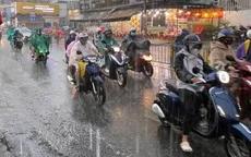 Mưa trái mùa trút xuống TP Hồ Chí Minh giữa mùa khô