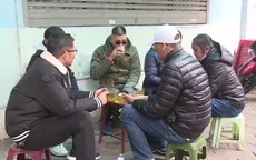 Người dân Hà Nội co ro trong ngày rét đậm đầu năm