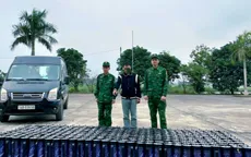  Phát hiện ô tô chở 75 bao tải chứa 300 bình "khí cười"