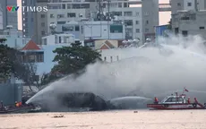 Video: Du thuyền cháy rụi trên sông Sài Gòn