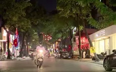 Những phận người mưu sinh ngoài trời giữa đêm Hà Nội giá rét