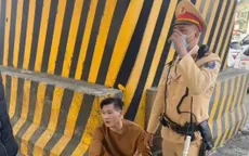 Hà Nội: CSGT khống chế đối tượng có dấu hiệu phạm pháp hình sự