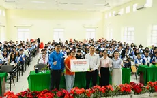 Gần 900 học sinh Côn Đảo tiếp cận kiến thức AI qua học liệu số