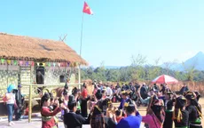 Điện Biên: Không gian văn hóa tô thêm sắc màu cho Lễ hội Hoa anh đào