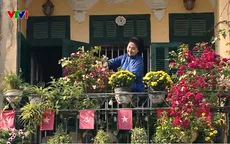 Người dân Hà Nội treo cờ, trang trí hoa chào mừng Đại hội XIV của Đảng