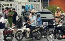 Ô tô mất lái tông hàng loạt xe máy ở TP Hồ Chí Minh, nhiều người bị thương