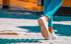 Đau chân khi đi bộ: Dấu hiệu cảnh báo bệnh động mạch chi dưới