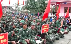 Người dân lưu luyến chia tay bộ đội sau Chiến dịch Quang Trung tại Đắk Lắk