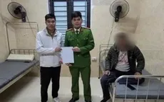 Công an Hà Nội kịp thời cứu giúp người đàn ông bất tỉnh ven đường