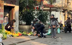 Hà Nội xoá bỏ chợ cóc, tiểu thương lo kế sinh nhai