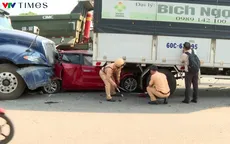 TP Hồ Chí Minh: Tai nạn liên hoàn trên Quốc lộ 51, ô tô con bị kẹp chặt giữa hai xe tải
