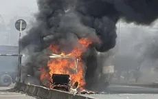 Xe container bốc cháy ngùn ngụt trên Quốc lộ 51