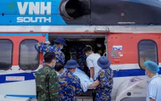 Cấp cứu đường không đưa bệnh nhân nguy kịch từ đảo Sinh Tồn vào đất liền