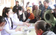 Nghệ An: Bác sĩ khám bệnh, phát thuốc miễn phí cho bà con vùng khó khăn trước Tết