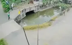 Ngã xe rơi xuống mương, may mắn được cứu nhờ sự nhanh trí của 2 học sinh