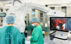 Phẫu thuật vi phẫu u góc cầu tiểu não, cứu người bệnh 73 tuổi