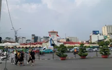 TP Hồ Chí Minh “khoác áo mới” cho các công trình biểu tượng đón Tết Bính Ngọ