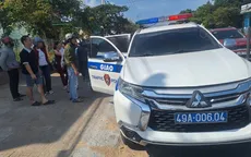 Đang trên đường xuất viện, bệnh nhân bất tỉnh được CSGT đưa về nhà an toàn