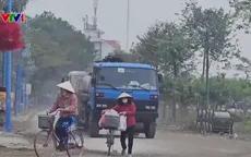 Người dân khổ vì bụi và hiểm họa tai nạn từ xe tải trọng lớn qua khu dân cư