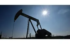 Giá dầu leo dốc do bão tuyết lịch sử ở Mỹ