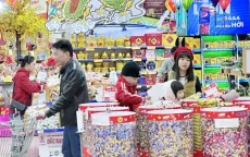 Tết Nguyên đán 2026: Người trẻ băn khoăn "về hay ở"