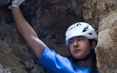 Vương Nhất Bác đi dây mạo hiểm ở độ cao 100 mét trong chương trình thực tế