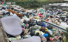 Hàng trăm hộ dân Hà Nội “ngộp thở” vì bãi rác lộ thiên giữa khu dân cư