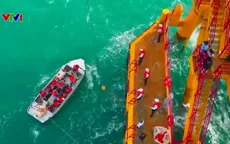 Những chuyến tàu mang Tết ra tiền tiêu Tổ quốc