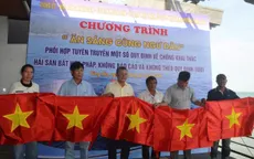 Lãnh đạo phường Vũng Tàu ăn sáng cùng ngư dân tuyên truyền chống khai thác hải sản vi phạm IUU