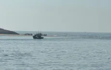 Tàu cá chìm tại cửa cảng La Gi, thuyền trưởng bị sóng cuốn mất tích