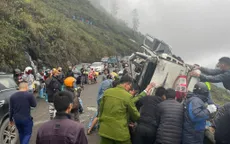 Tuyên Quang: Xe bán tải lật trên dốc Cán Tỷ, 3 người  bị thương